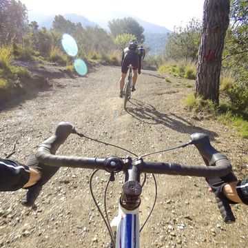 a 15 kilómetros de barcelona hay una ruta ciclista para aficionados que tiene cinco estrellas en wikiloc