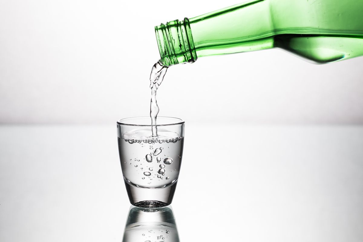 Water, Drink, Glass, Highball glass, Tumbler, Barware, Liquid, Distilled beverage, Pint glass, Liqueur, 
