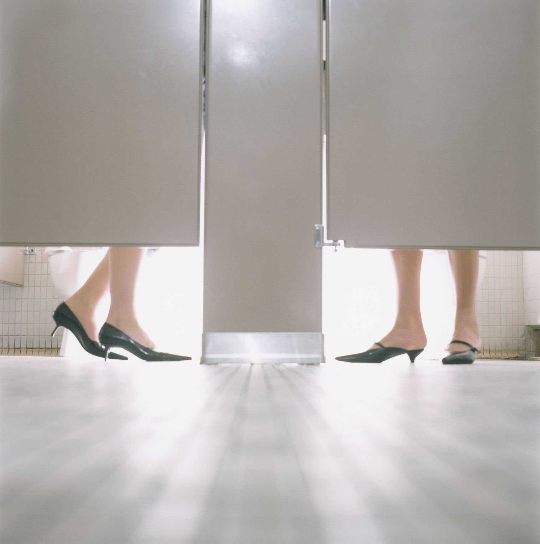 Why Do Women Leave Behind Toilet Seat Pee?