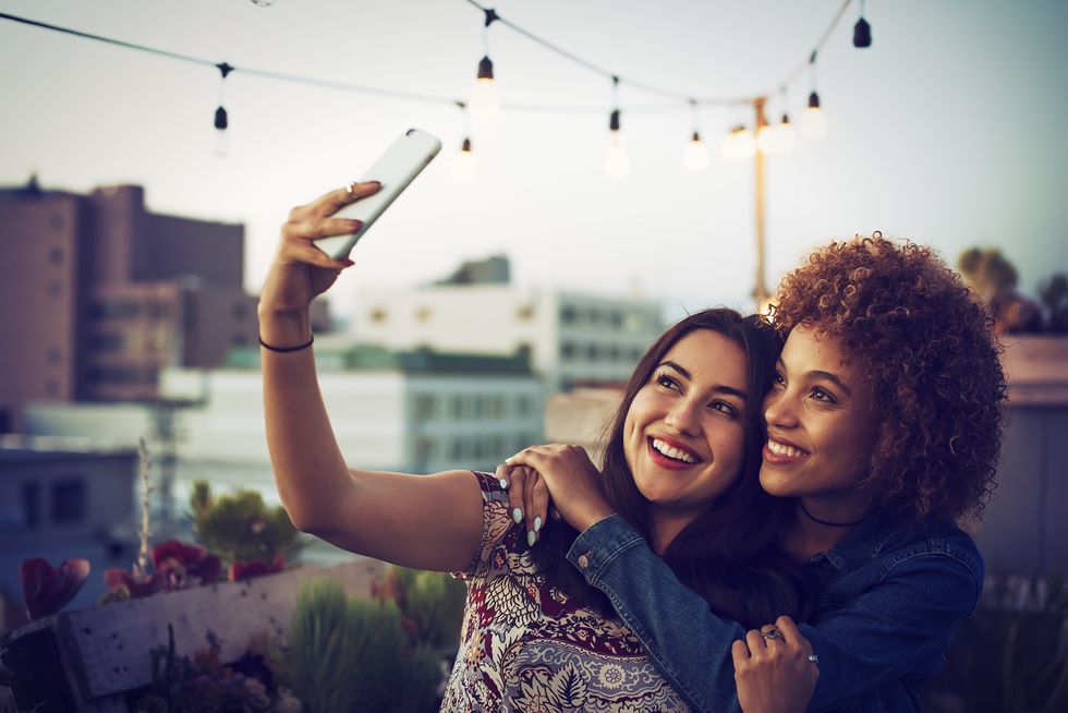 mujeres haciéndose un 'selfie'