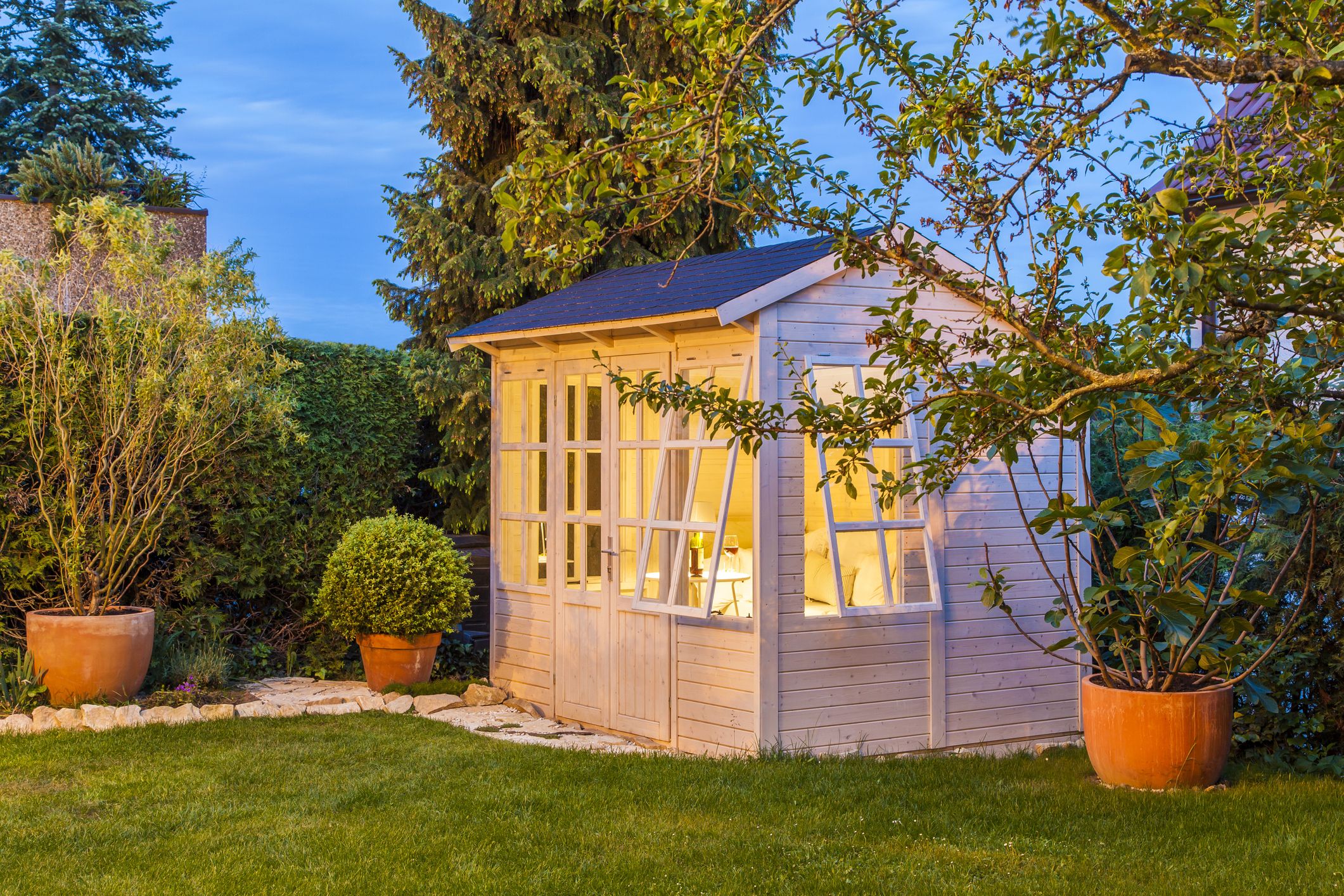 Cobertizos y casetas de jardín: 11 ideas con opciones de compra