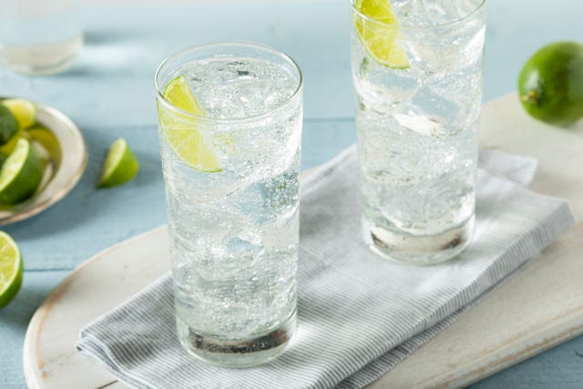 Lemon-lime, Drink, Lime, Gin and tonic, Lemonsoda, Vodka and tonic, Alcoholic beverage, Highball glass, Cocktail garnish, Rickey, 