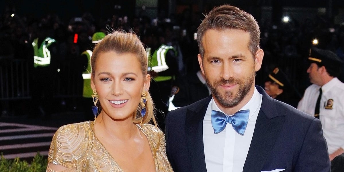 Ryan Reynolds Trolls Wife Blake Lively After She Gives Him This Amazing  Present