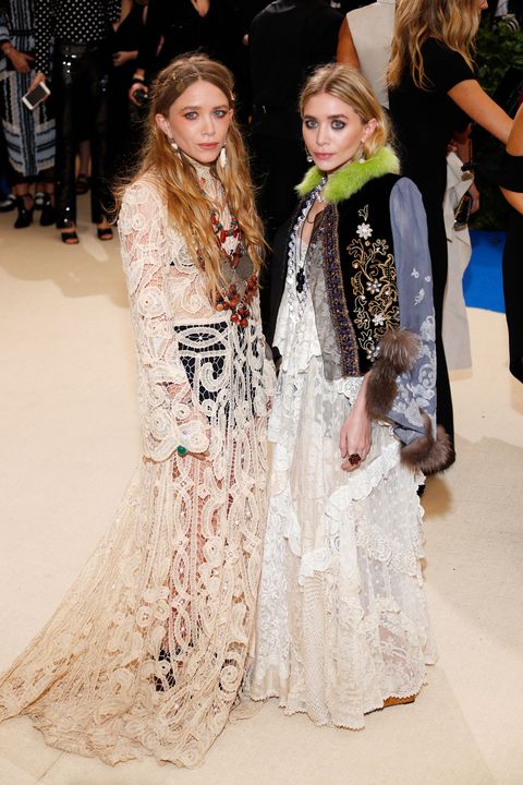 new york, ny may 01 mary kate olsen and ashley olsen at rei kawakubocomme des garçonsart of the in between costume institute gala at metropolitan museum of art on may 1, 2017 in new york city photo by jackson leefilmmagic