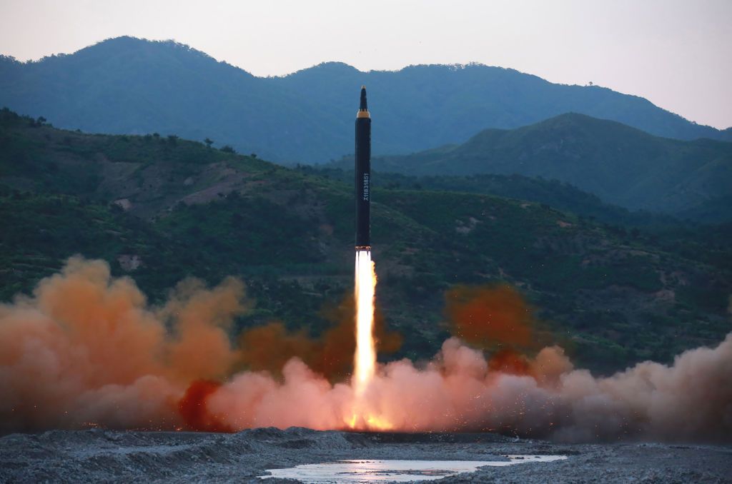 Rocket, Missile, Vehicle, Geological phenomenon, Cruise missile submarine, Pollution, Launch, Spacecraft, Speedboat, Boat, 