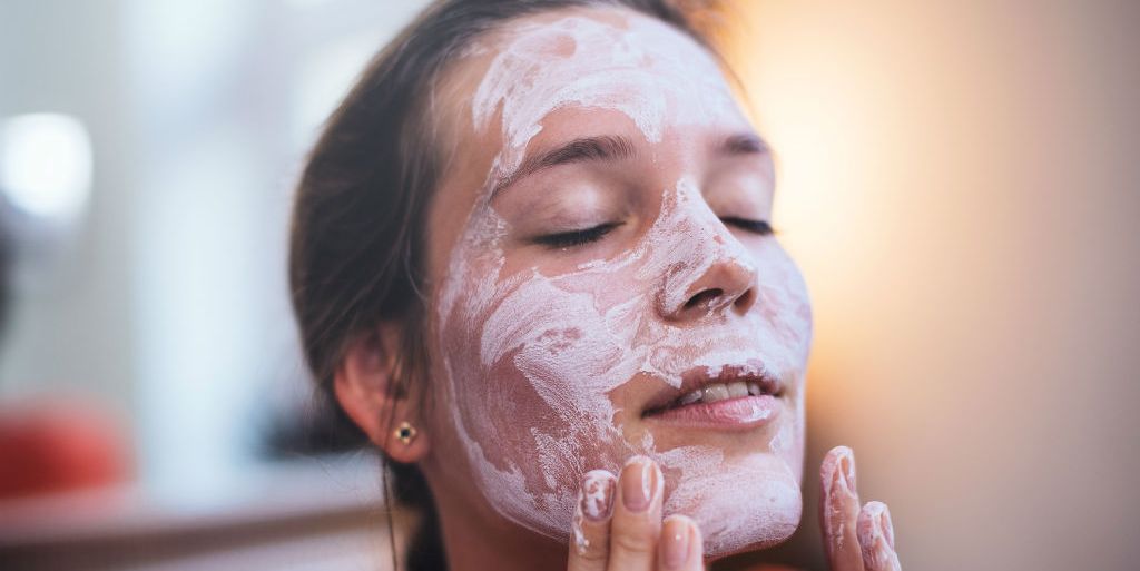 Cómo las mascarillas caseras pueden cuidar la piel de tu rostro