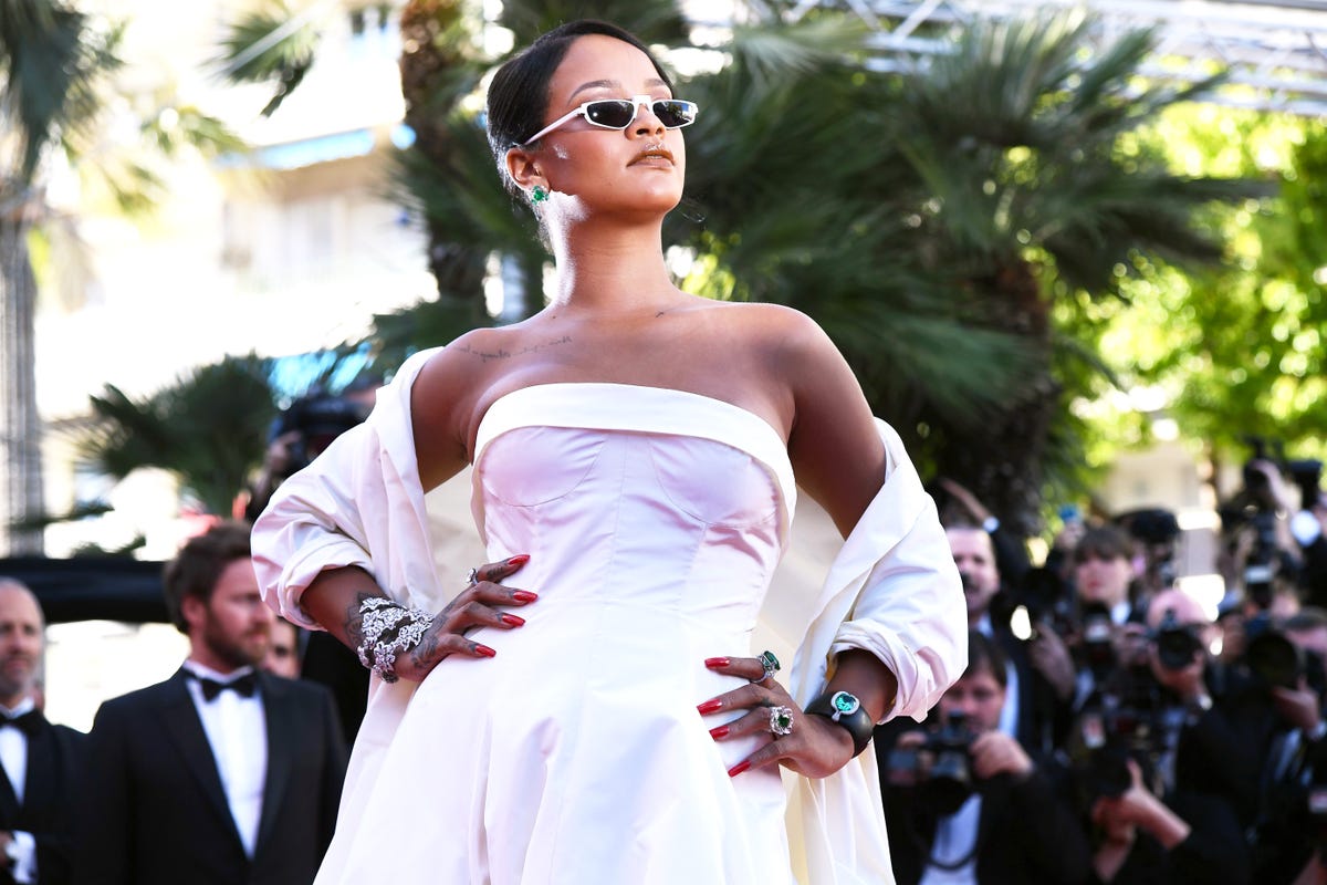 Rihanna, Breaking New Ground, Joins With LVMH for Fashion Brand - The New  York Times