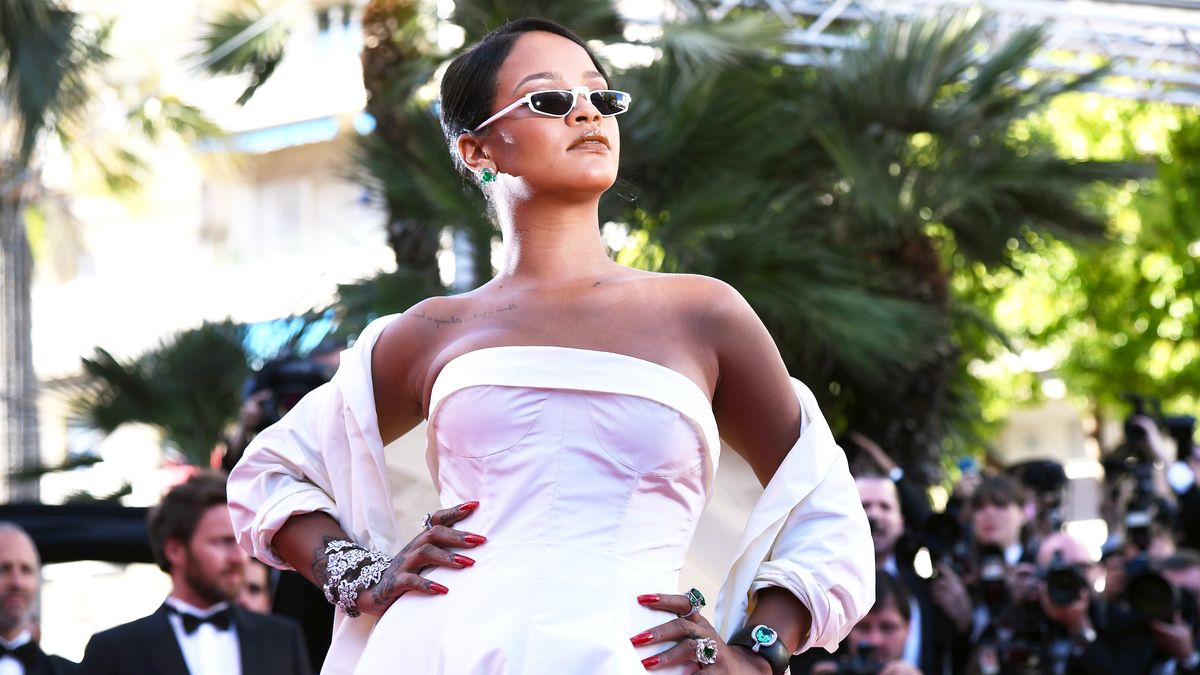 Rihanna's LVMH Fenty Fashion Brand Will Launch at Paris Pop-Up Friday – The  Hollywood Reporter