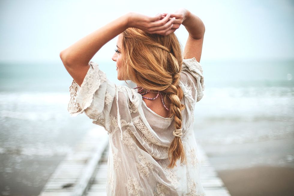 Hair, People in nature, Photograph, White, Shoulder, Beauty, Long hair, Blond, Hairstyle, Skin, 