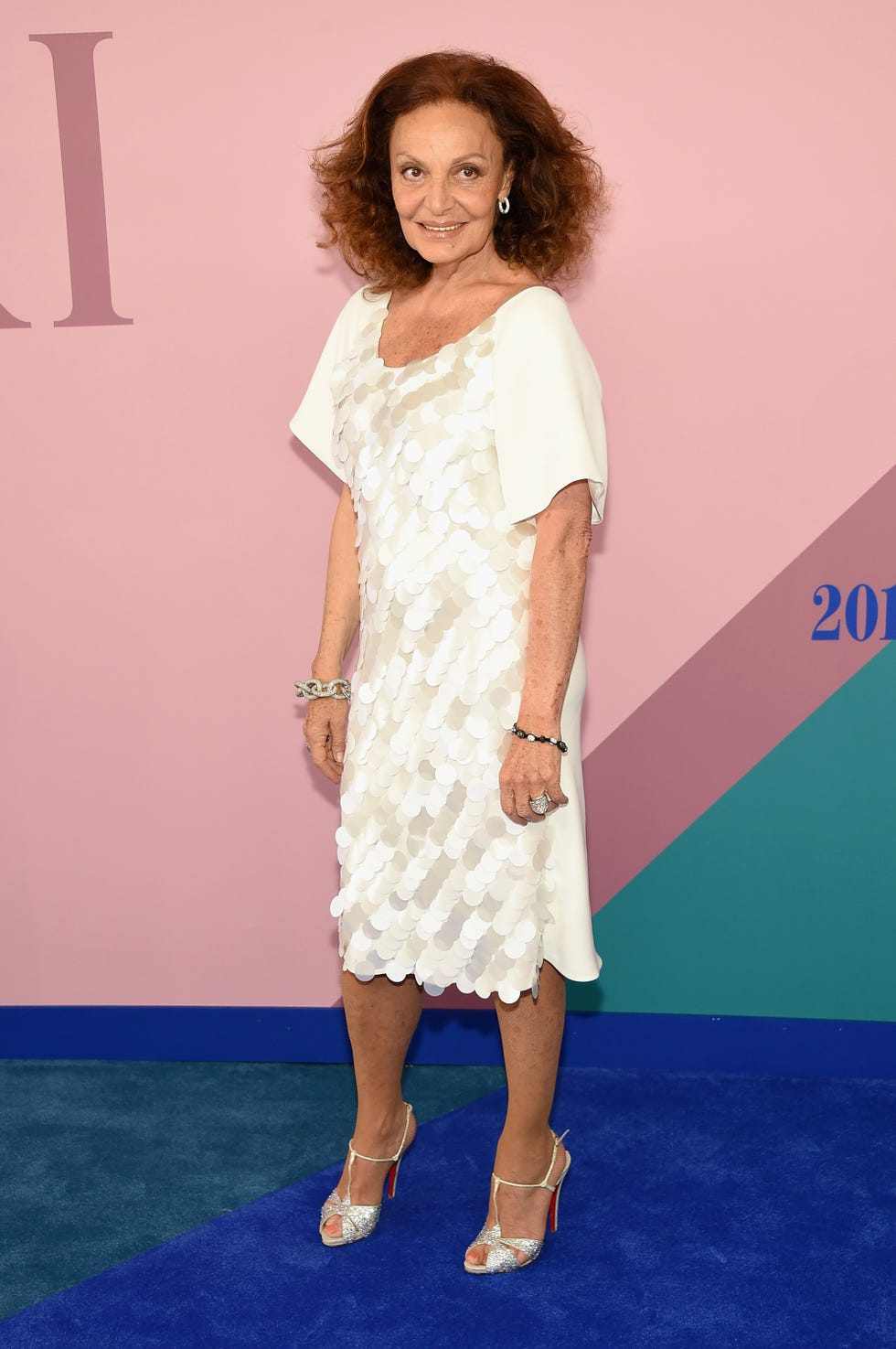 White, Clothing, Red carpet, Shoulder, Dress, Fashion, Carpet, Flooring, Premiere, Joint, White, Clothing, Red carpet, Shoulder, Dress, Fashion, Carpet, Flooring, Premiere, Joint,