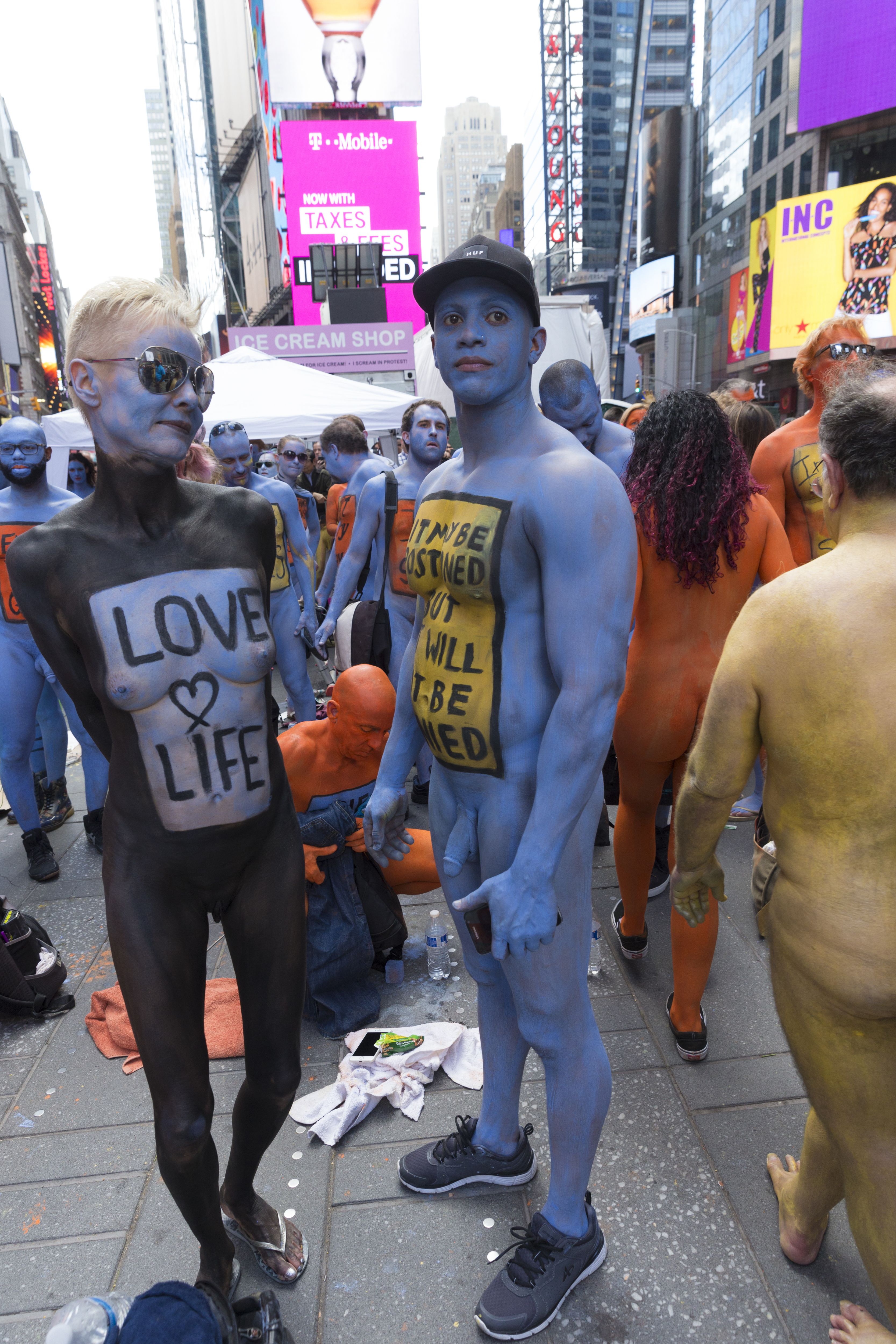 Stunning: Hundreds Go Naked in Times Square for Body Positivity