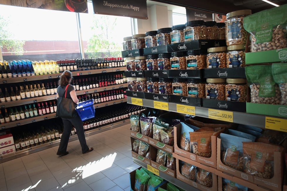 Supermarket, Retail, Grocery store, Building, Inventory, Convenience store, Aisle, Outlet store, Customer, Convenience food, 