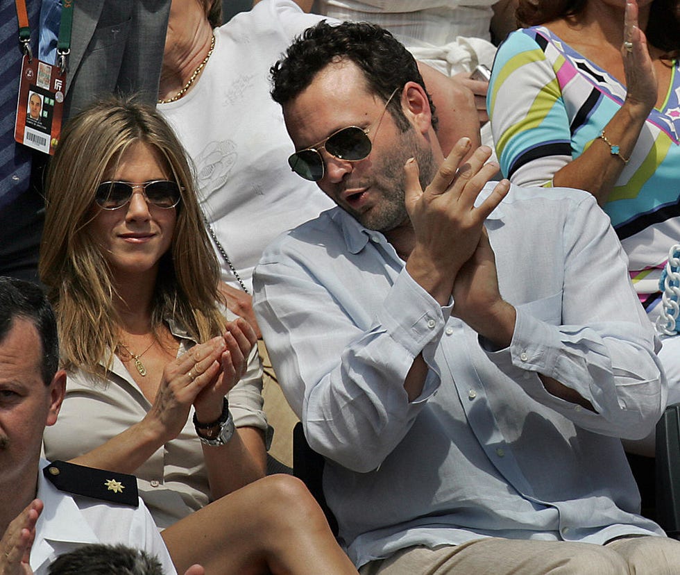 paris, france us actress jennifer aniston and us actor vince vaughan applaud during the match opposing spains rafael nadal to swiss roger federer during the french tennis open finals at roland garros in paris 11 june 2006 afp photo jack guez photo credit should read jack guezafp via getty images