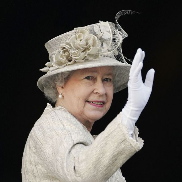 london, england   june 15  queen elizabeth ii arrives at st pauls cathedral for a service of thanksgiving held in honour of her 80th birthday, june 15, 2006 in london, england photo by tim graham photo library via getty images