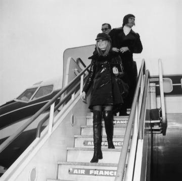 Standing, Stairs, Monochrome, Black, Jacket, Travel, Black-and-white, Watercraft, Monochrome photography, Baggage, Standing, Stairs, Monochrome, Black, Jacket, Travel, Black-and-white, Watercraft, Monochrome photography, Baggage,