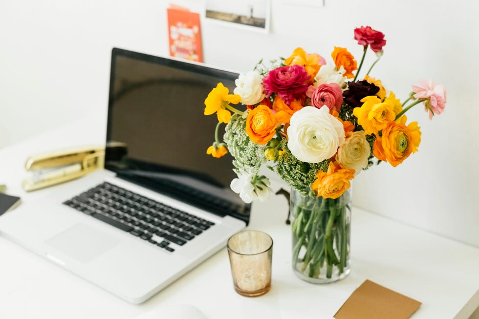 Flower, Yellow, Floristry, Plant, Floral design, Flower Arranging, Desk, Cut flowers, Artificial flower, Bouquet, 