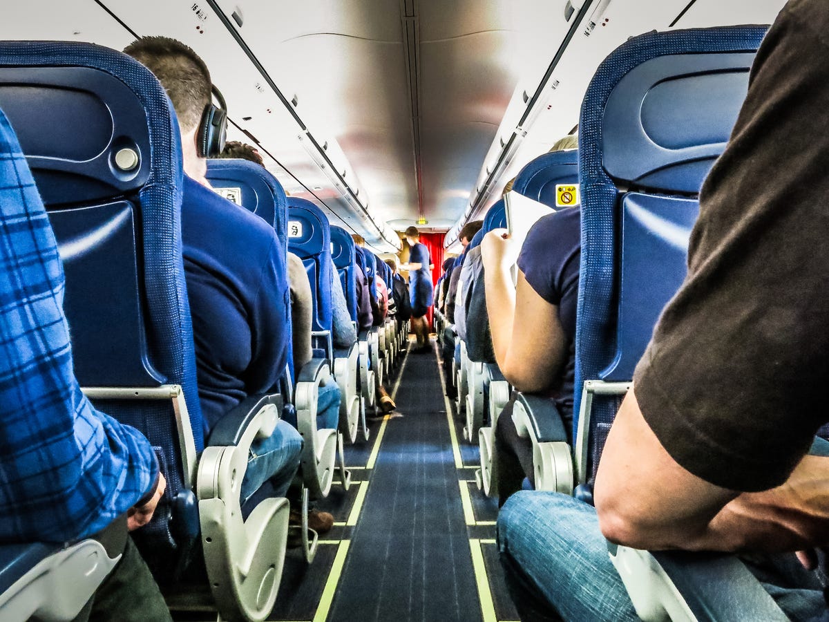 Viral Video Sparks Debate Should You Recline Your Airplane Seat 9372