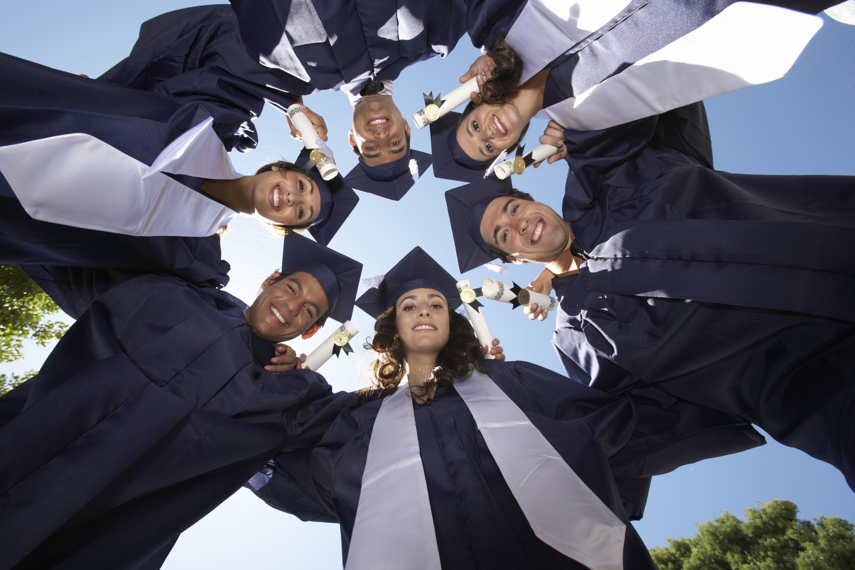 32 Creative Graduation Photoshoot Ideas - Portraits Refined