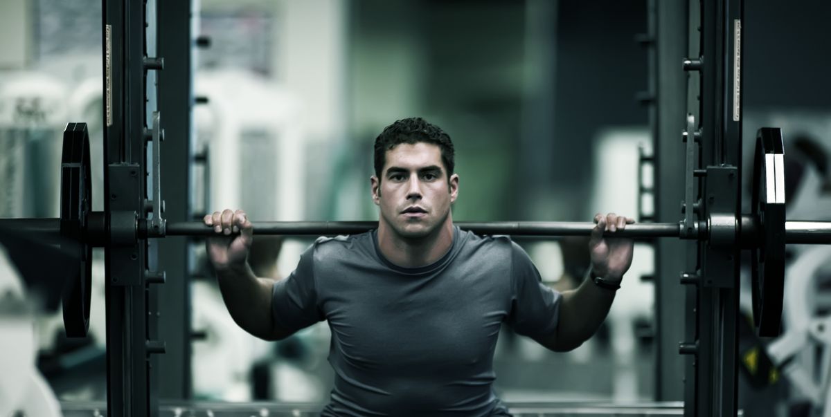 Weight lifting 3. Мужчина в спортзале. Спортсмен тренируется. Спортсмен в зале. Спортсмены в тренажерном зале.