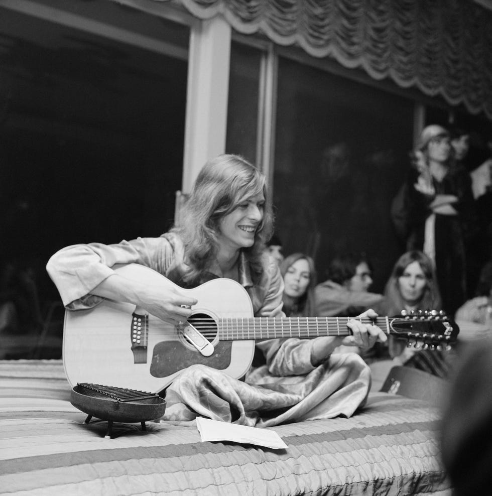 Photograph, Black-and-white, Sitting, Snapshot, Monochrome, Guitar, Photography, Monochrome photography, Guitarist, Musician,