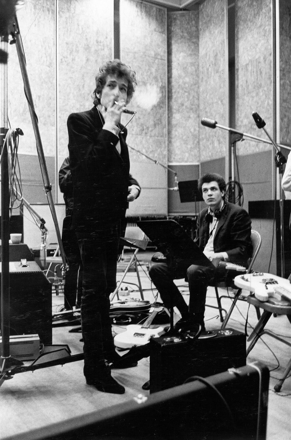 Bob Dylan and guitarist Mike Bloomfield take a break during the recording of the album 'Highway 61 Revisited' in the summer of 1965 in New York City