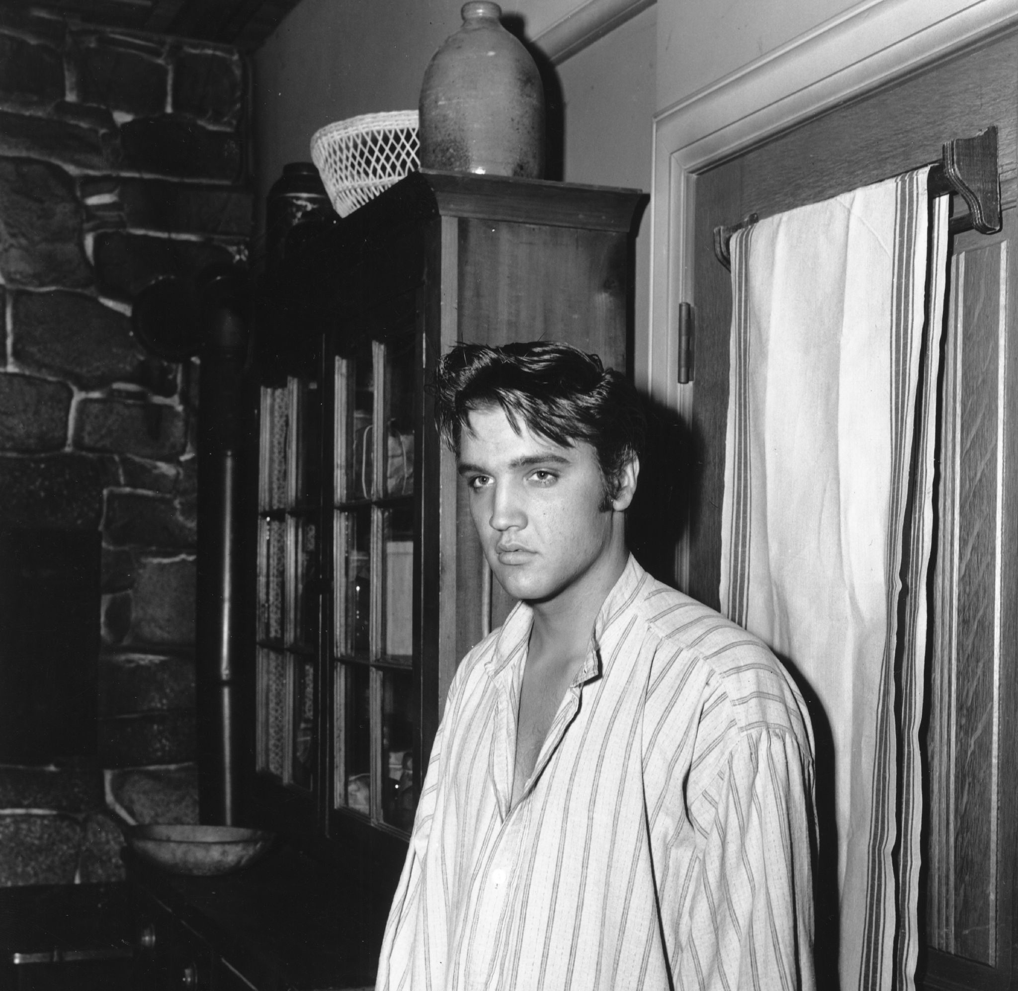 malibu, ca   august 1956 rock and roll singer and actor elvis presley on the set of his film love me tender in august 1956 at the 20th century fox ranch, malibu creek state park, california photo by michael ochs archivesgetty images