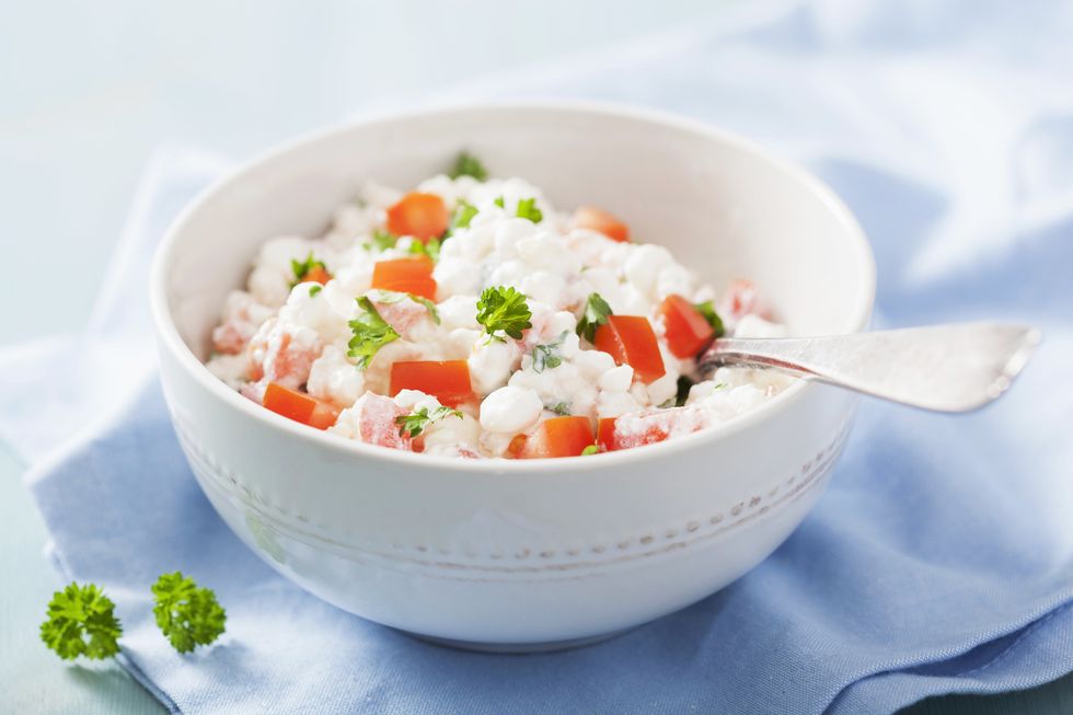 "Cottage cheese with tomatoes, garlic and olive oil"