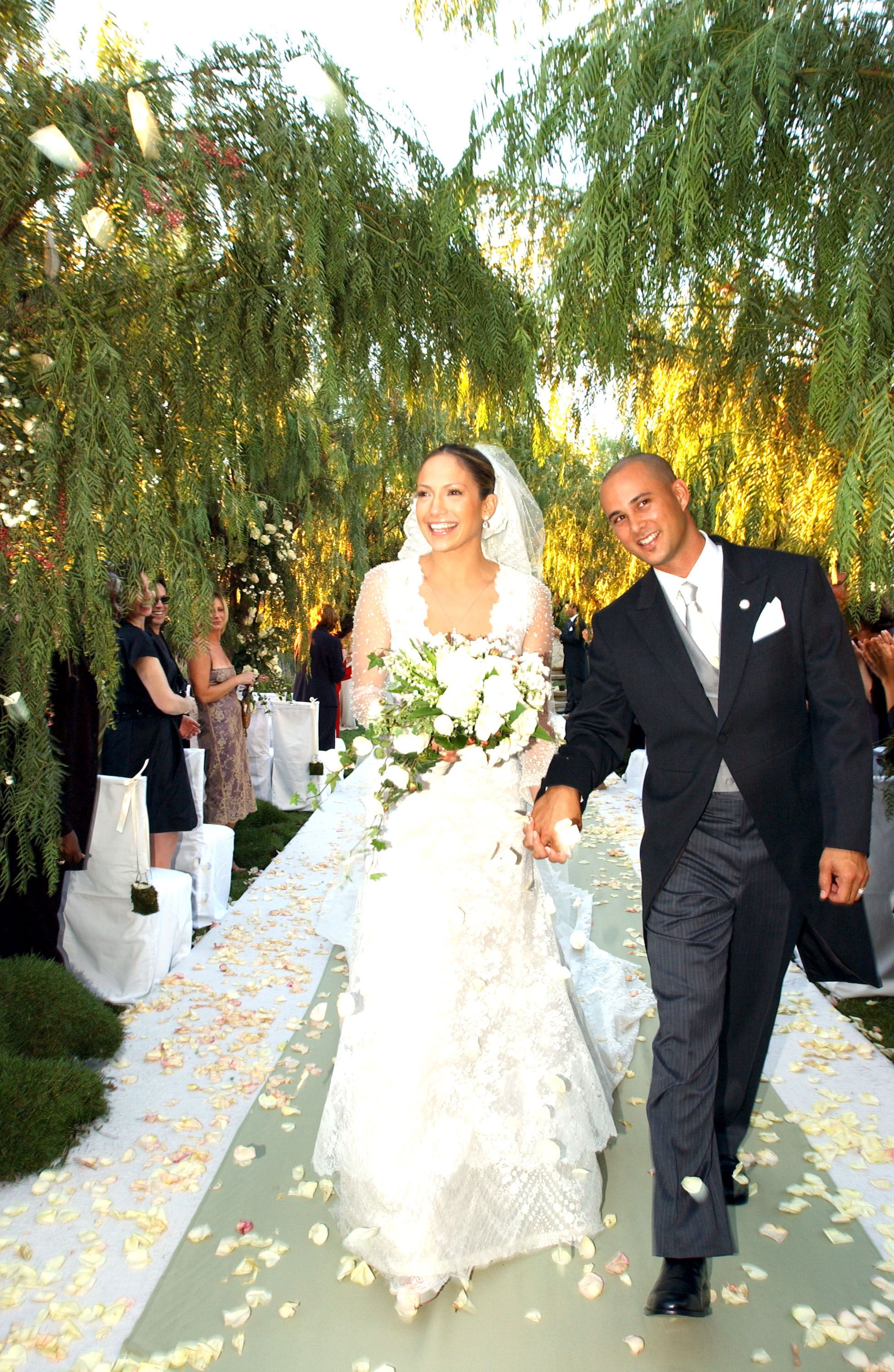 Jennifer lopez wedding hotsell dress marc anthony