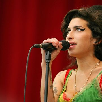 pilton, united kingdom british pop singer amy winehouse performs at the glastonbury music festival, in pilton, somerset, in south west england, 22 june 2007 the glastonbury festival kicked off friday with arctic monkeys and bjork headlining as rain began to turn the vast site into the traditional mudbath the planets largest greenfield music and performing arts festival is back and bigger than ever after taking a break in 2006, with 177,500 people packing out worthy farm in southwest england, to catch some of the worlds hottest acts but the 800 acres 320 hectares of rolling somerset countryside was gradually descending into a muddy bog as heavy rain soaked the giant tent city afp photocarl de souza photo credit should read carl de souzaafp via getty images