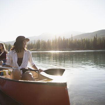 Water transportation, Boating, Canoe, Canoeing, Boat, Watercraft rowing, Vehicle, Sky, Reflection, Lake, 