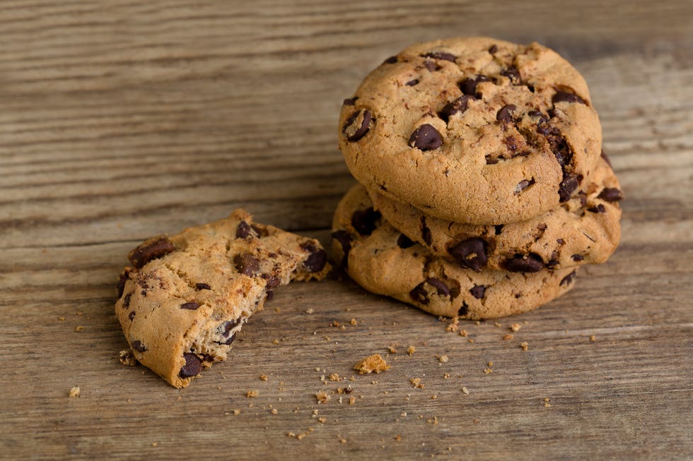 Food, Chocolate chip cookie, Dessert, Snack, Cookie, Cuisine, Cookies and crackers, Baked goods, Dish, Gluten, 