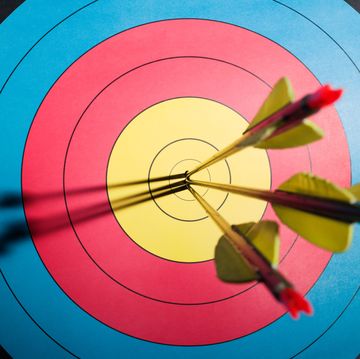 Target archery, Circle, Colorfulness, Archery, Recreation, Dart, Precision sports, Individual sports, Arrow, 