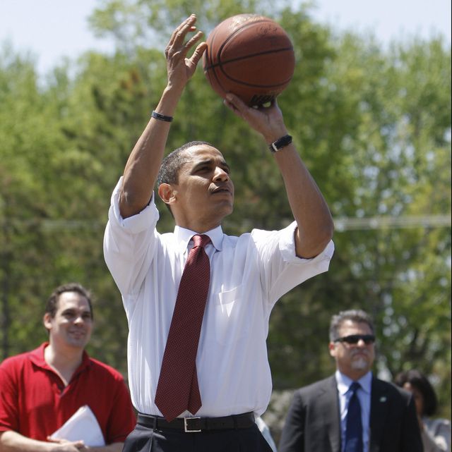 バラク・オバマ、高校時代に着用したバスケユニフォームをオークションに出品