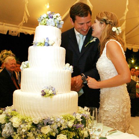 Wedding cake, Cake decorating, Photograph, Icing, Cake, Sugar paste, Wedding ceremony supply, Wedding dress, Cutting the wedding cake, Bridal clothing, 