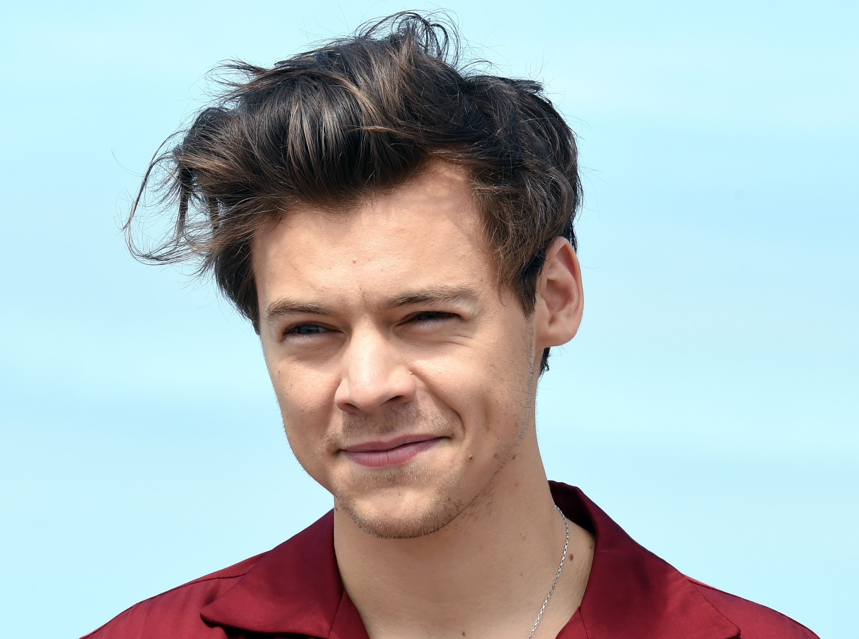 Harry Styles Hairstyles: Characteristics + Hair Tutorial - Men's Hairstyles