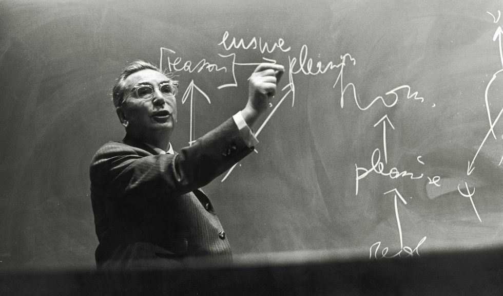 unspecified   circa 1967  viktor frankl lecturing, united states, photograph,1967  photo by imagnogetty images  viktor frankl bei einem vortrag, usa, photographie, 1967