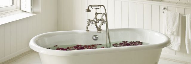 5 Reasons Why Hot Water Bath Can be Good (and Bad) for You