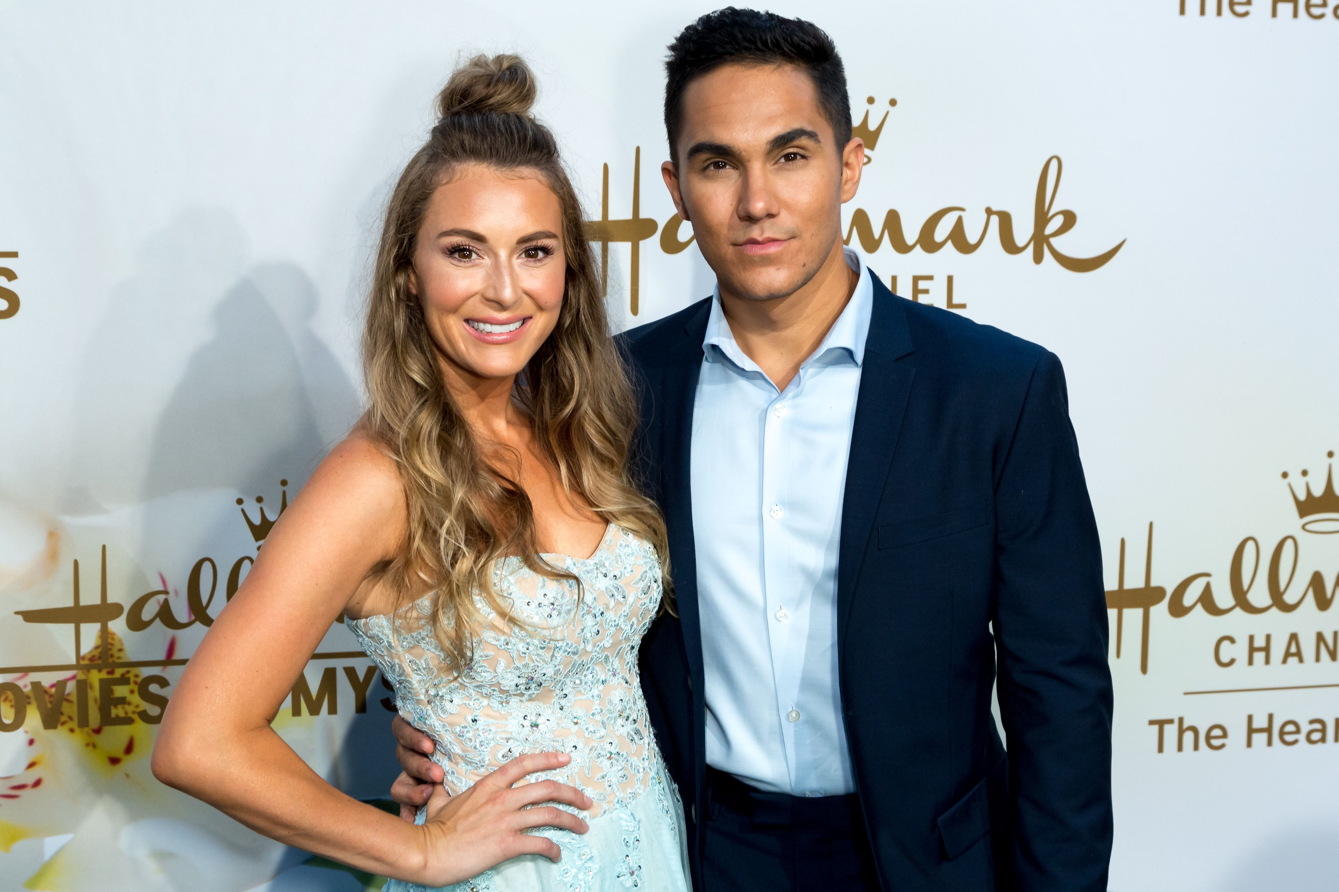 snap Blind tillid Sult Alexa and Carlos PenaVega's Real-Life Love Story Is Better Than a Hallmark  Movie