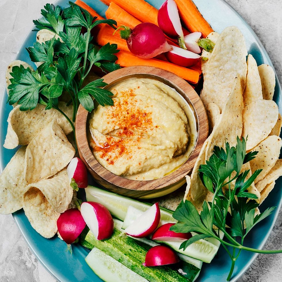 What To Eat With Hummus - 14 Delicious Ways To Use Hummus