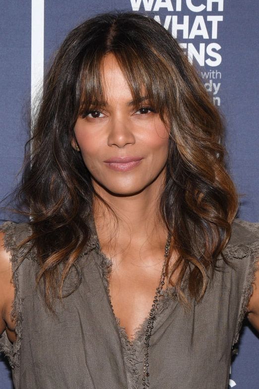 40 Chic Shoulder-Length Layered Haircuts For All Textures