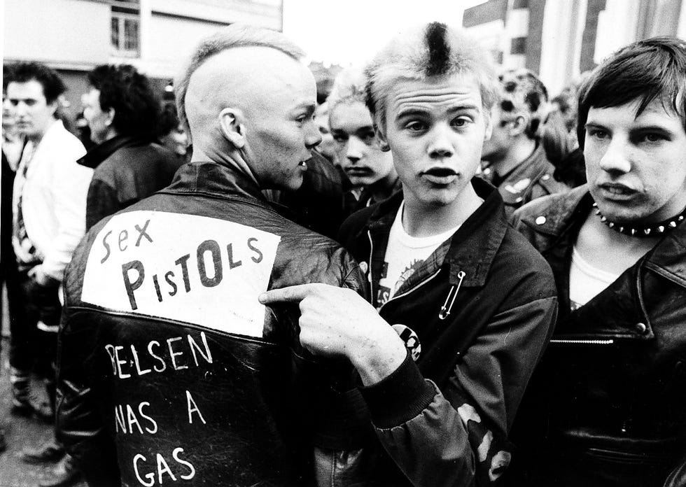 teenagers punk rockers sex pistols fans photo by sunday mirror mirrorpixgetty images
