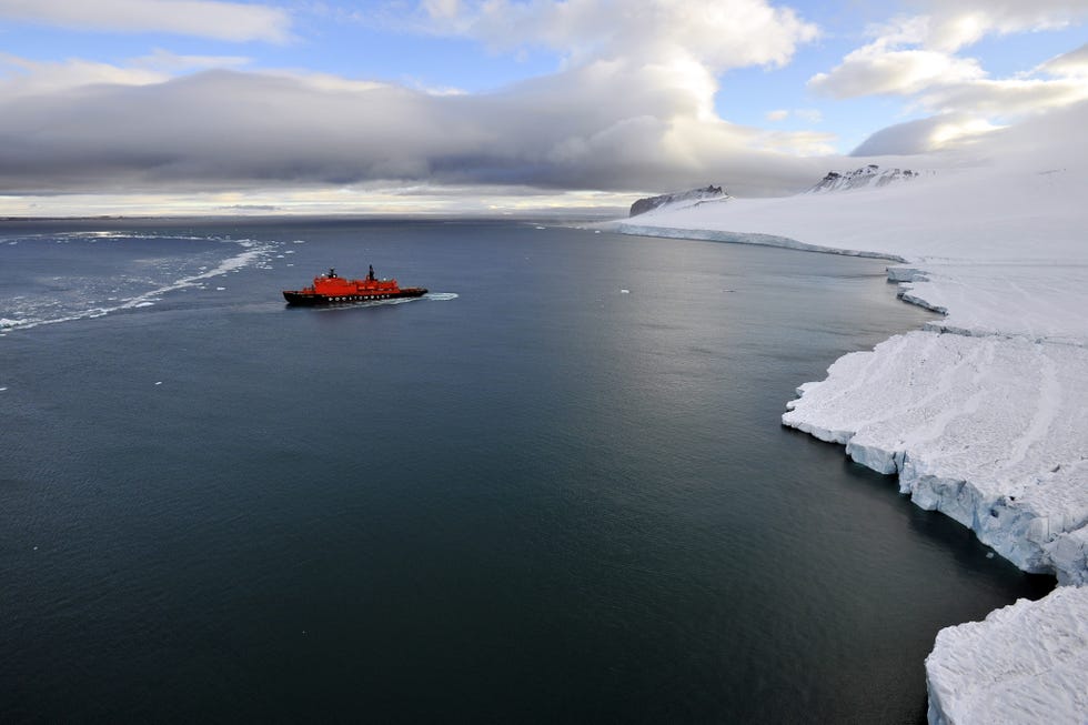 Sky, Sea, Ice, Ocean, Sea ice, Sound, Water, Vehicle, Boat, Arctic, 