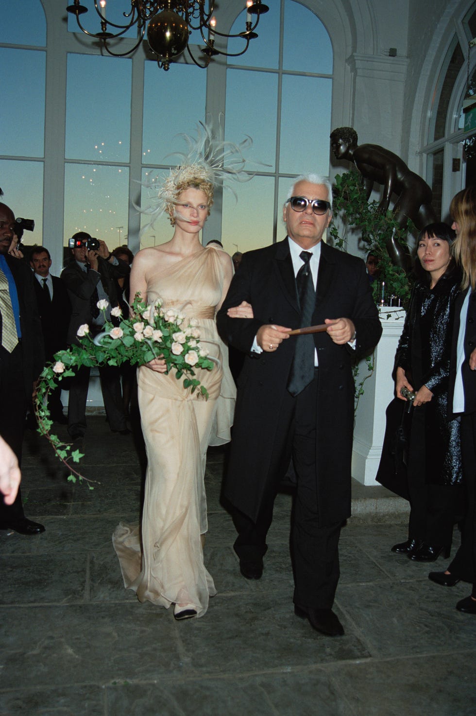 karl lagerfeld escorts kristen mcmenamy down the aisle in her 1997 wedding to photographer miles aldridge