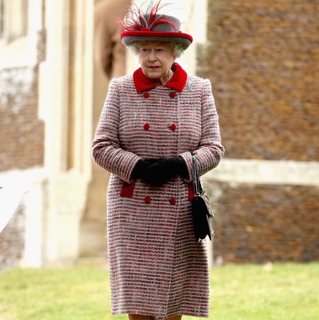 kings lynn, united kingdom   december 25  queen elizabeth ii attends the christmas day church service at st marys church on december 25, 2008 in sandringham, england  photo by chris jacksongetty images