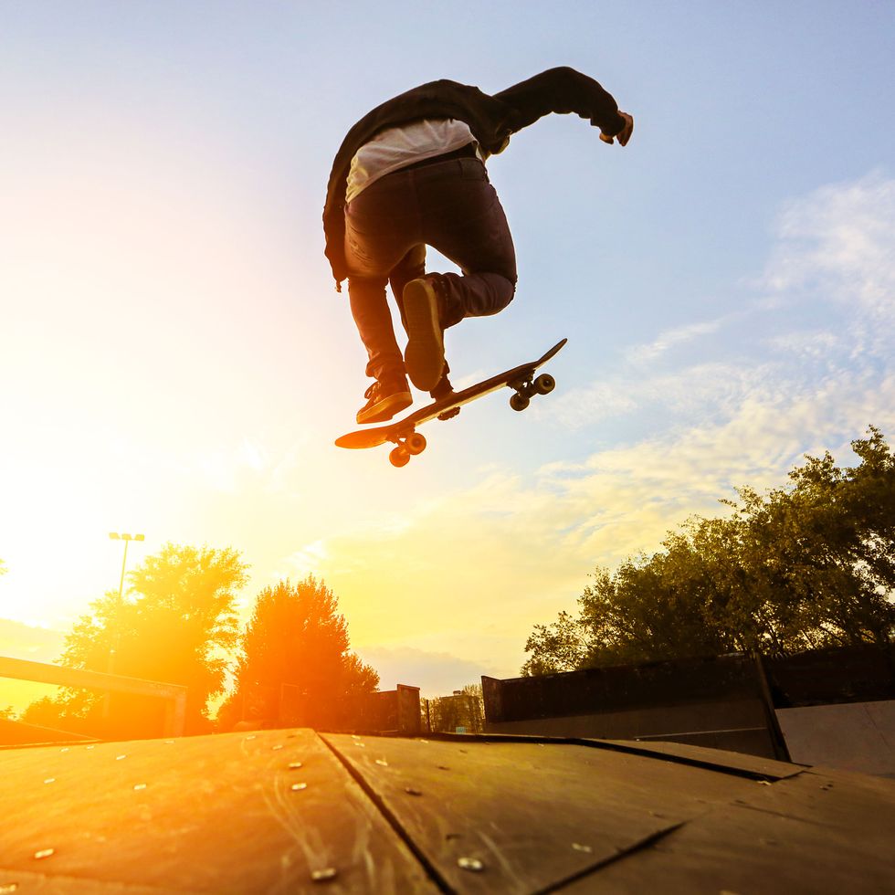 Skateboarding, Boardsport, Skateboard, Recreation, Skateboarding Equipment, Kickflip, Skateboarder, Individual sports, Sky, Extreme sport, 