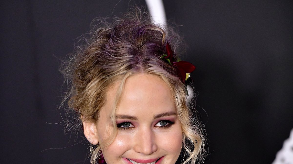 Jennifer Lawrence Wears Flower Crown at Mother! Premiere