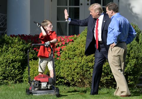 Kid mows White House lawn
