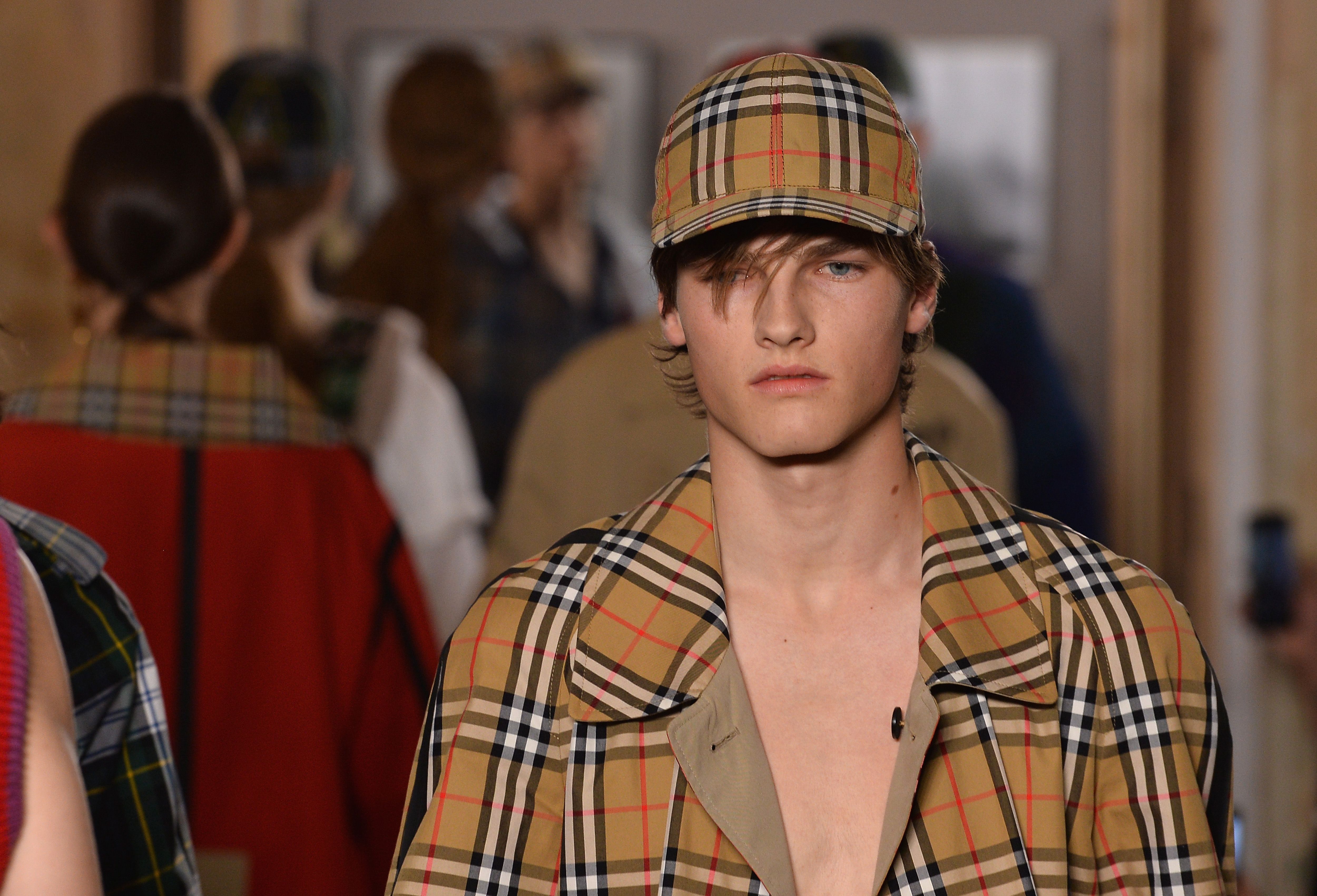 Burberry uomo 2024 nuova collezione