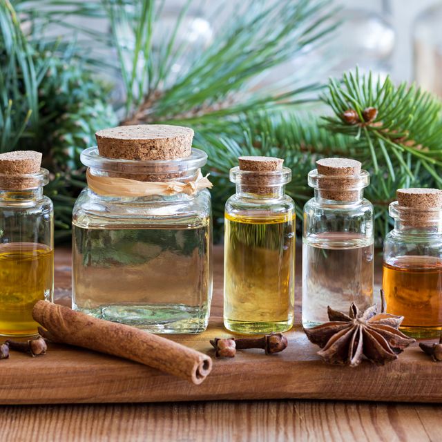 11 Christmas Essential Oils - Seasonal Scents for Essential Oil
