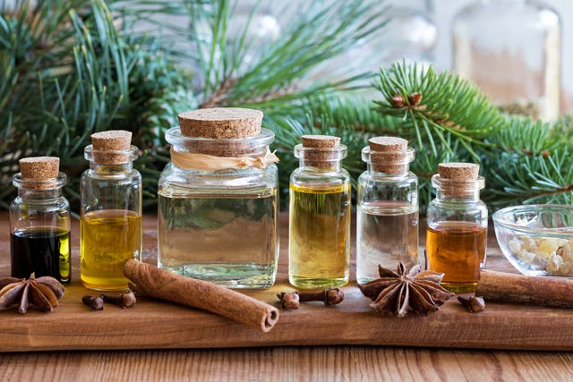 11 Christmas Essential Oils - Seasonal Scents for Essential Oil
